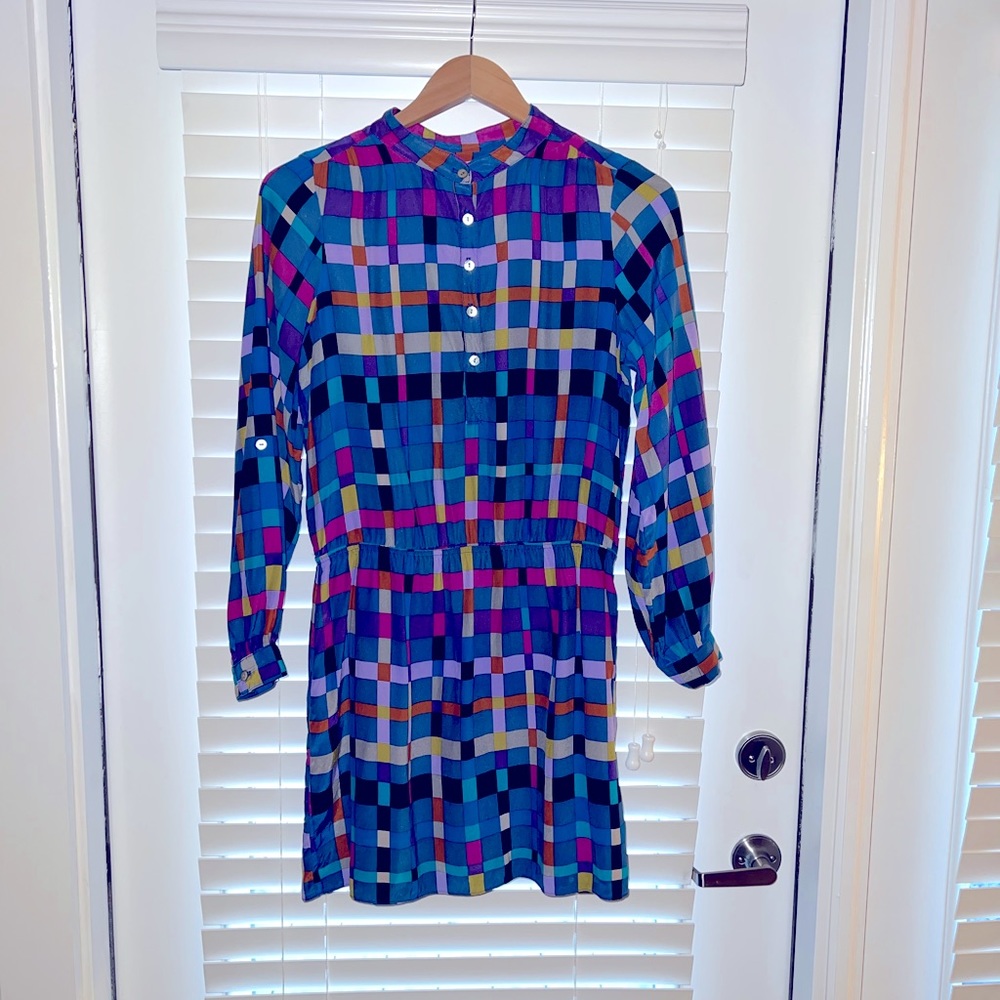 Patterned dress with adjustable sleeve length and drawstring waist